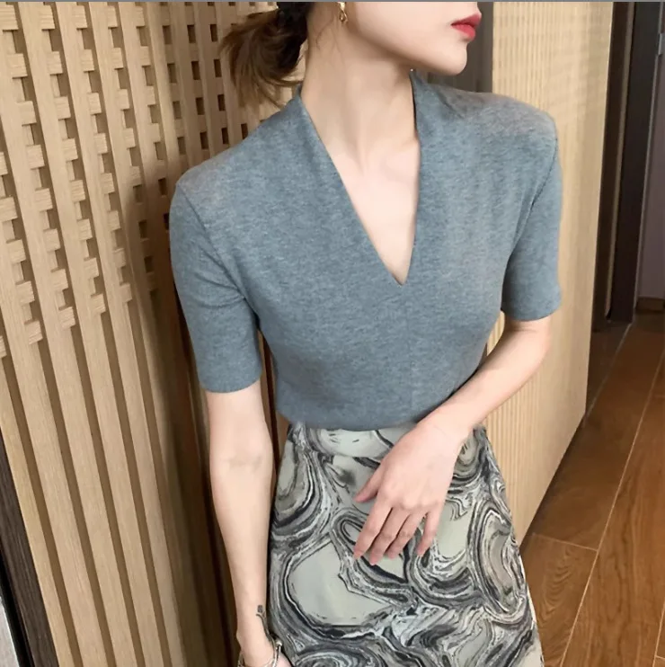 

Women’s V-neck Ribbed Half-Sleeve Top: Lightweight, Slim-Fit, Slimming, Soft and Breathable