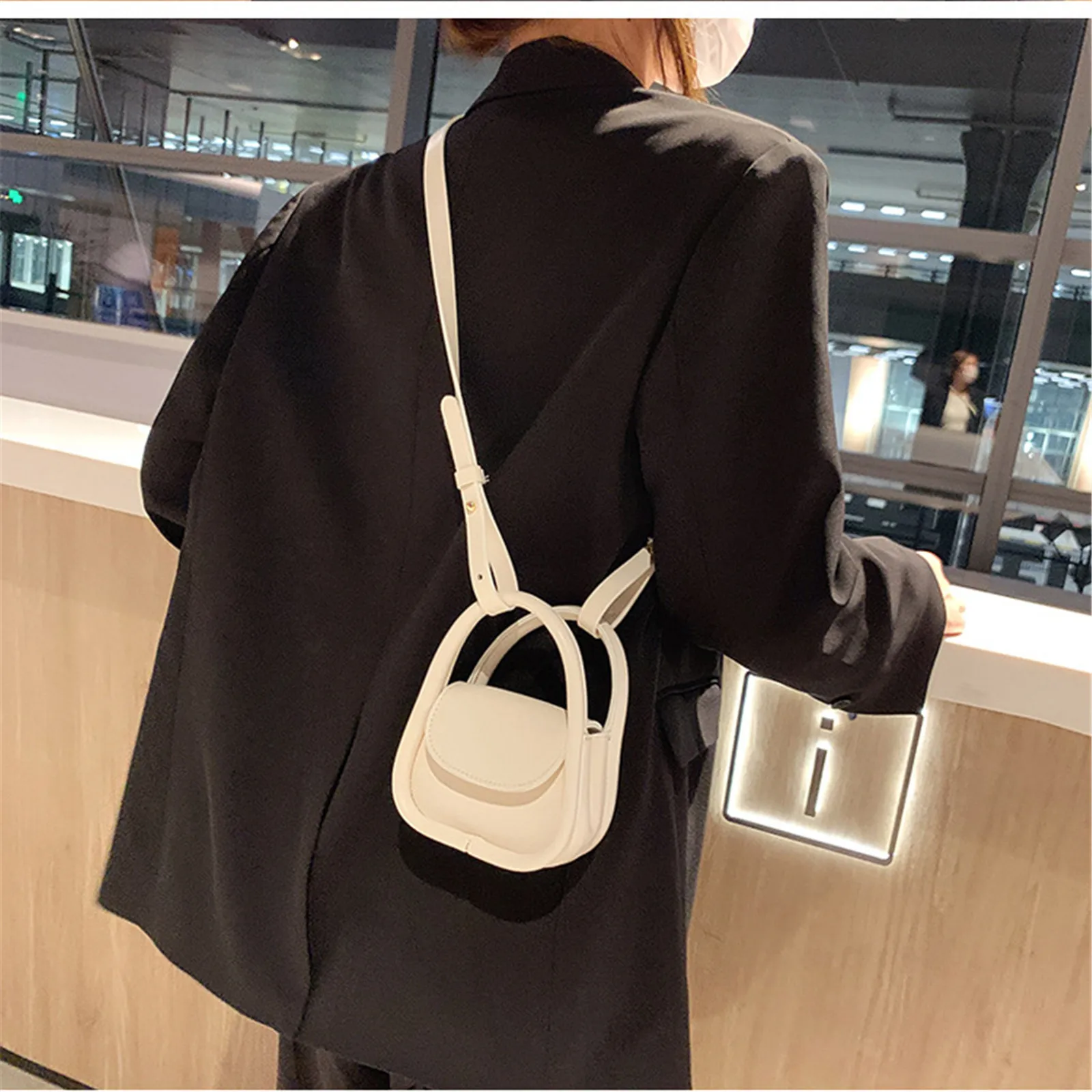Mini Crossbody Messenger Bag Women Girls Versatile Small Handbag Clutch Shoulder Bag Shopping Cosmetic Lipstick Earphone Bag