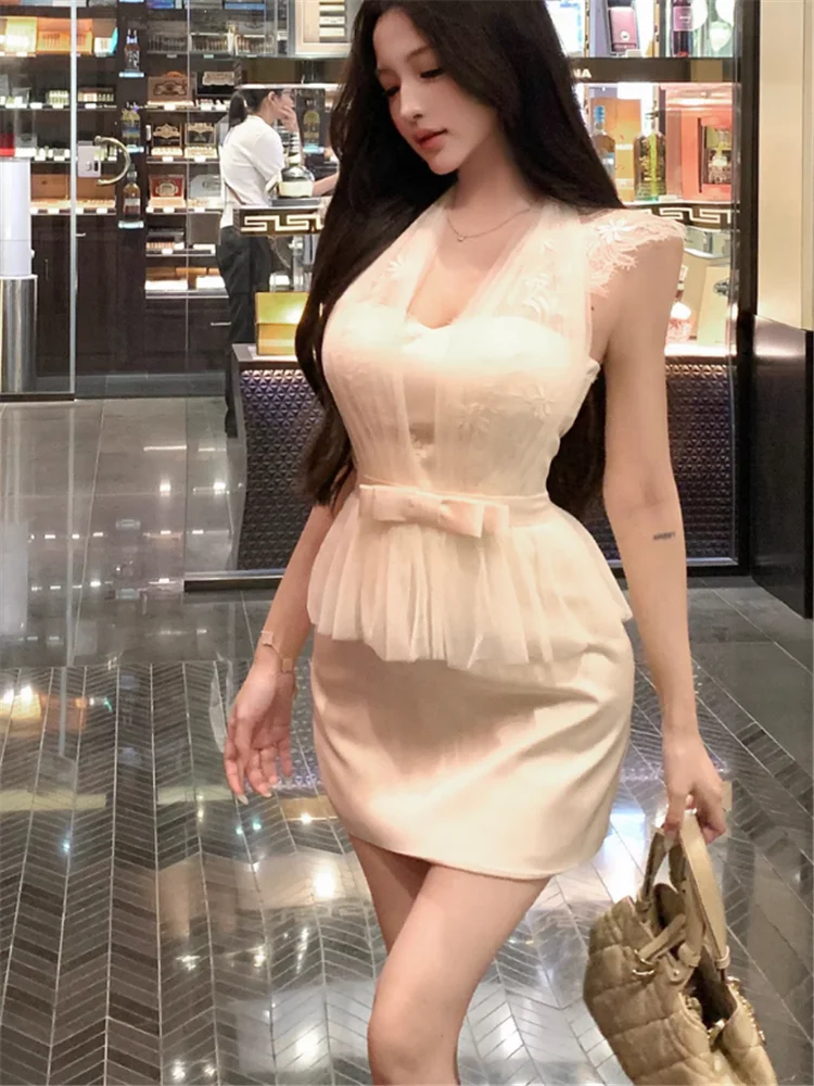 Elegante Celebrity Lady Albicocca Halter Lace Mesh Patchwork Abito corto a tubino Summer Office Donna Mini abito aderente senza maniche