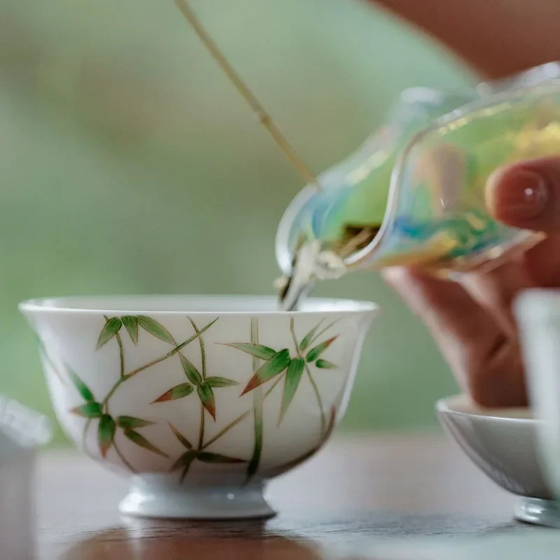 Exquisite hand-painted bamboo, cover bowl Jingdezhen, high-end not hot tea, bowl Kung Fu tea set, thin tire tea bowl