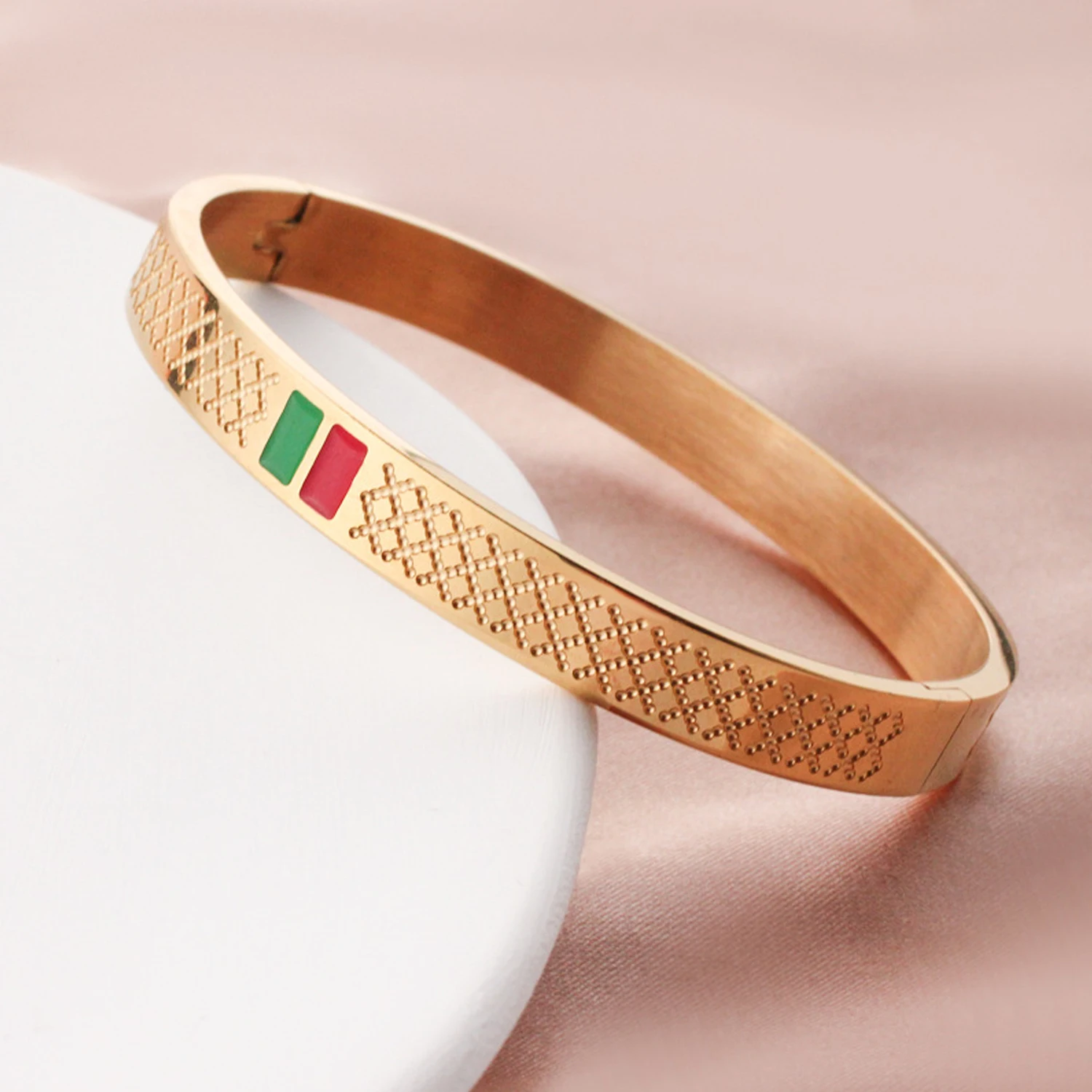 18 K Gold Plated Stainless Steel 55 MM Red/Green Bangles , Fashionable Jewelry For Men And Women Wholesale