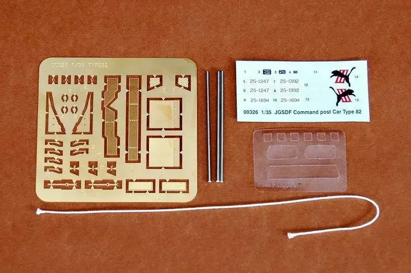 Trumpeter 00326 1/35 JGSDF Command post Car Type 82 Plastic Model Kit