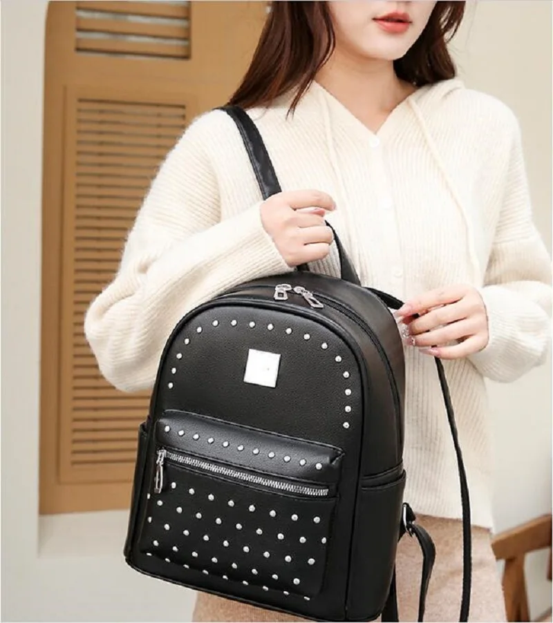 Zaino da viaggio in pelle di alta qualità con rivetto di moda coreana delle nuove donne borsa da scuola Totes di grande capacità