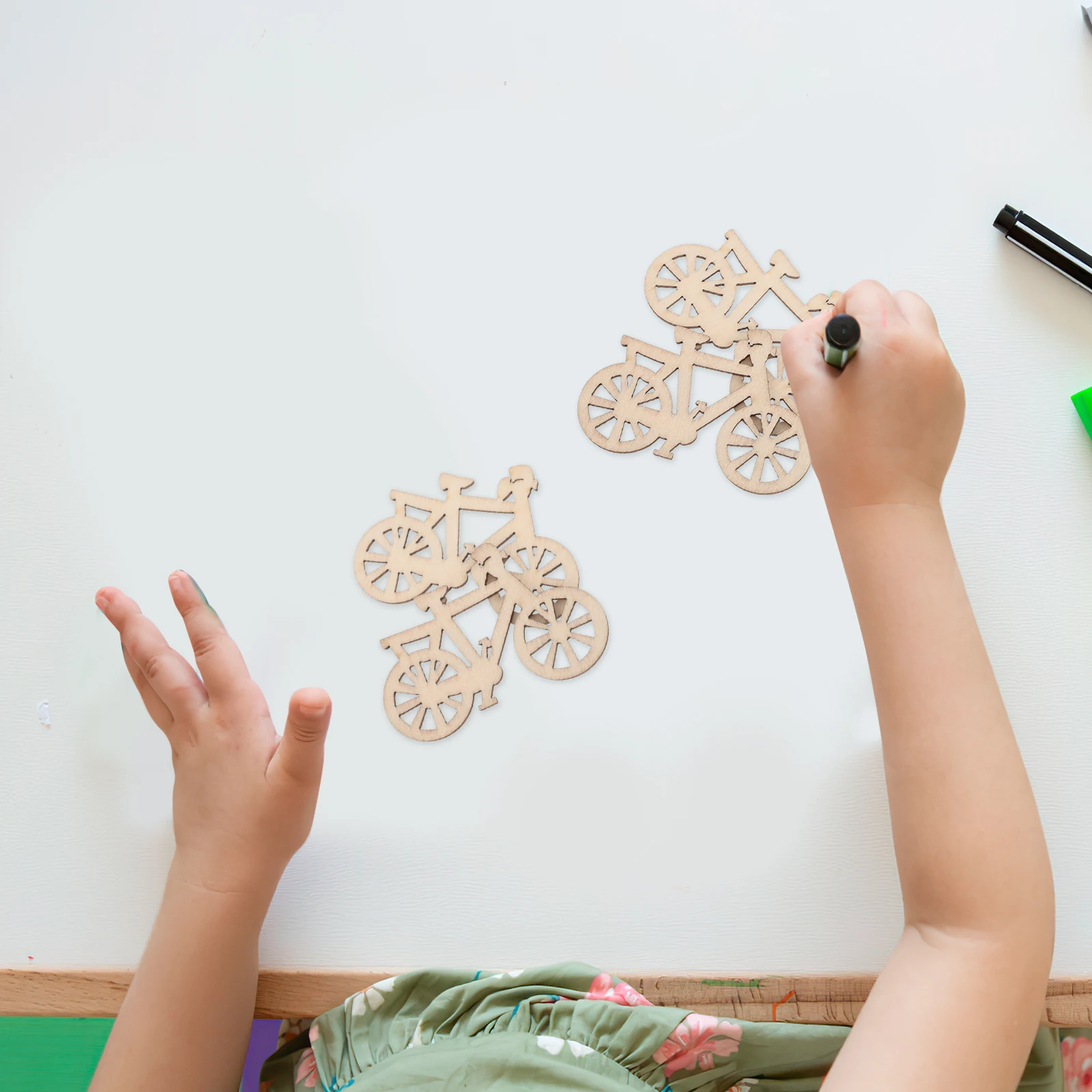 

10pcs Wooden Bicycle Cutouts Bike Shape Crafts Unfinished Wood DIY Decoration Props for Kids Christmas Gift Art Projects Teens
