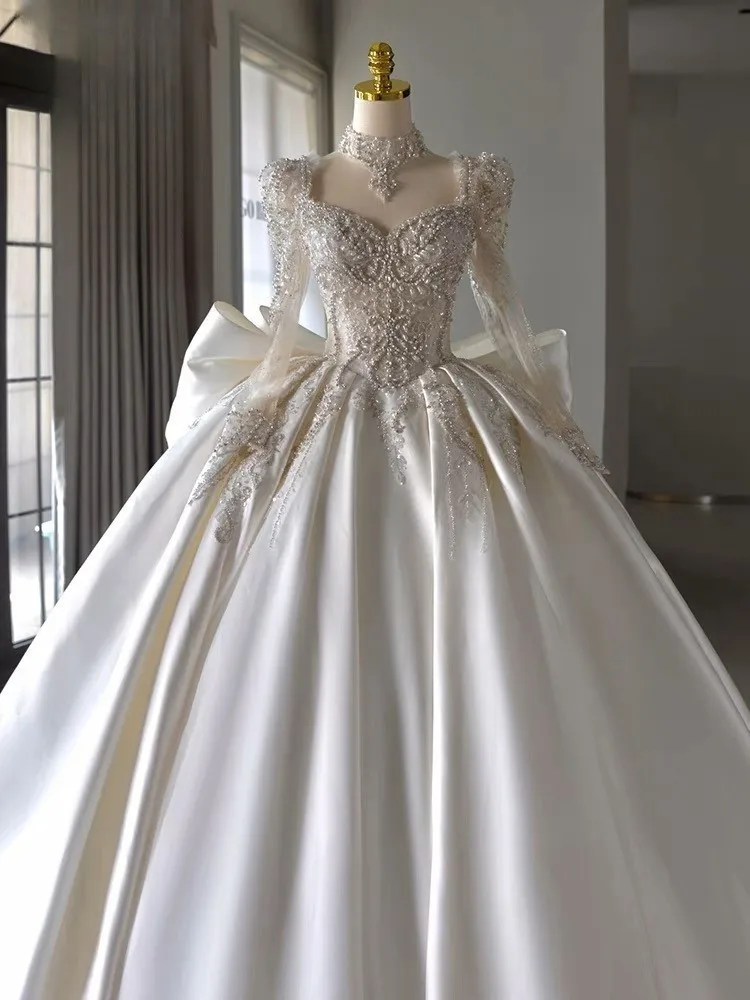 

A new satin heavy-duty plus-size train dress