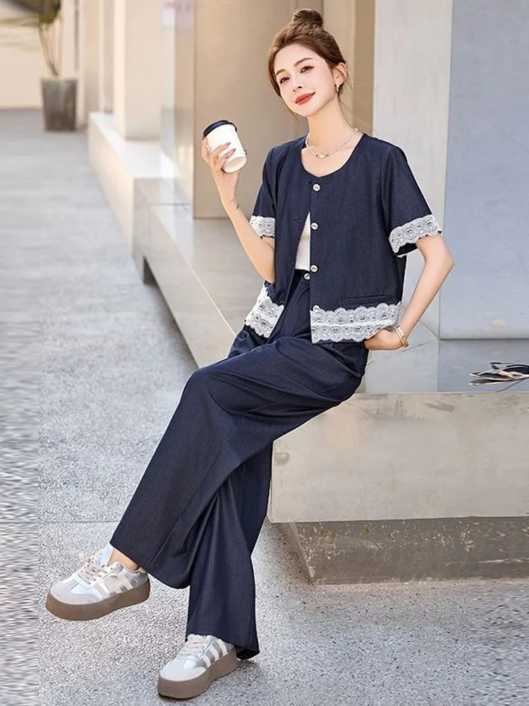 

Модный женский комплект с кружевными вставками 2026: Новинка Весна-Лето, элегантный топ в стиле «Маленький аромат» и брюки с широкими штанинами, комплект из двух предметов