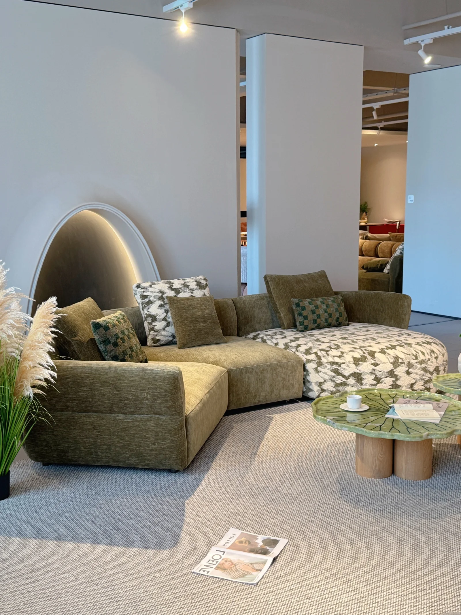 Moss Green Chenille Curved Sectional Sofa Leaf Print Chaise Rounded Armrest Floor Style Deep Seat For Living Room Villa Bedroom
