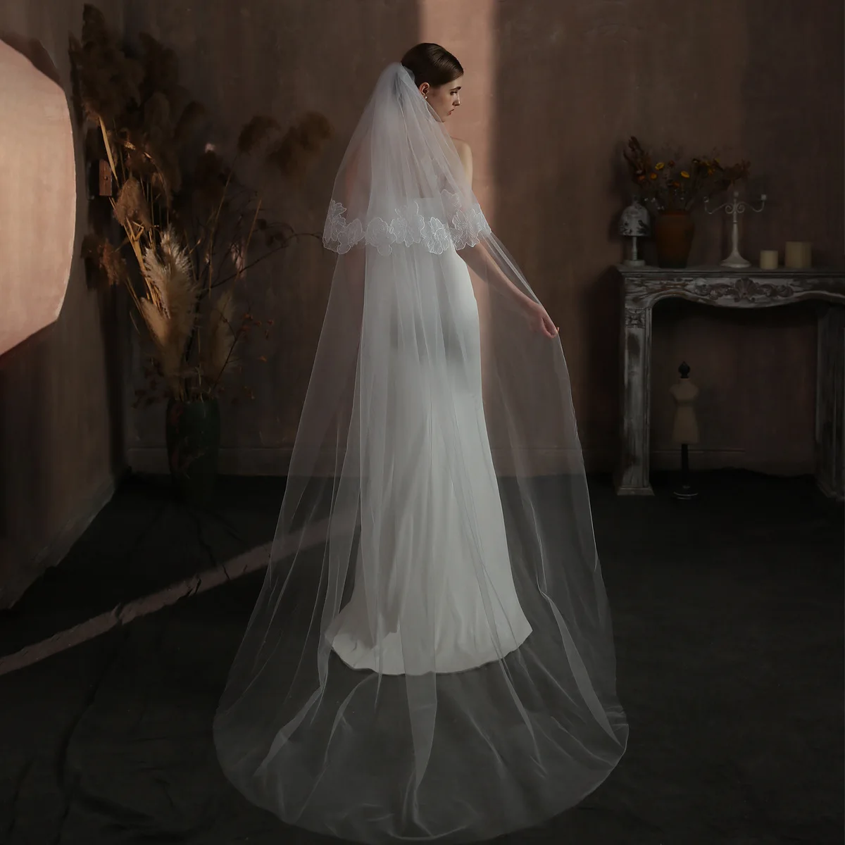 

V334 Lace Bridal Veil Double-Layered White 3m Long Trailing Wedding Veil for Travel Photography with Hair Comb