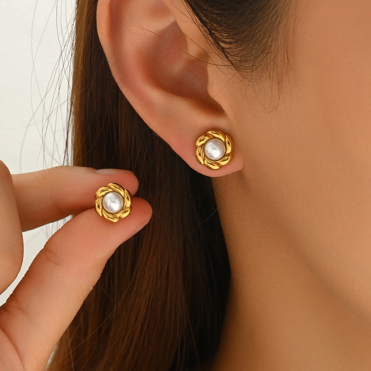 Women's 18K Gold-Plated Stainless Steel Mini Pearl Flower Round Earrings Waterproof Vintage Statement Jewelry Gift