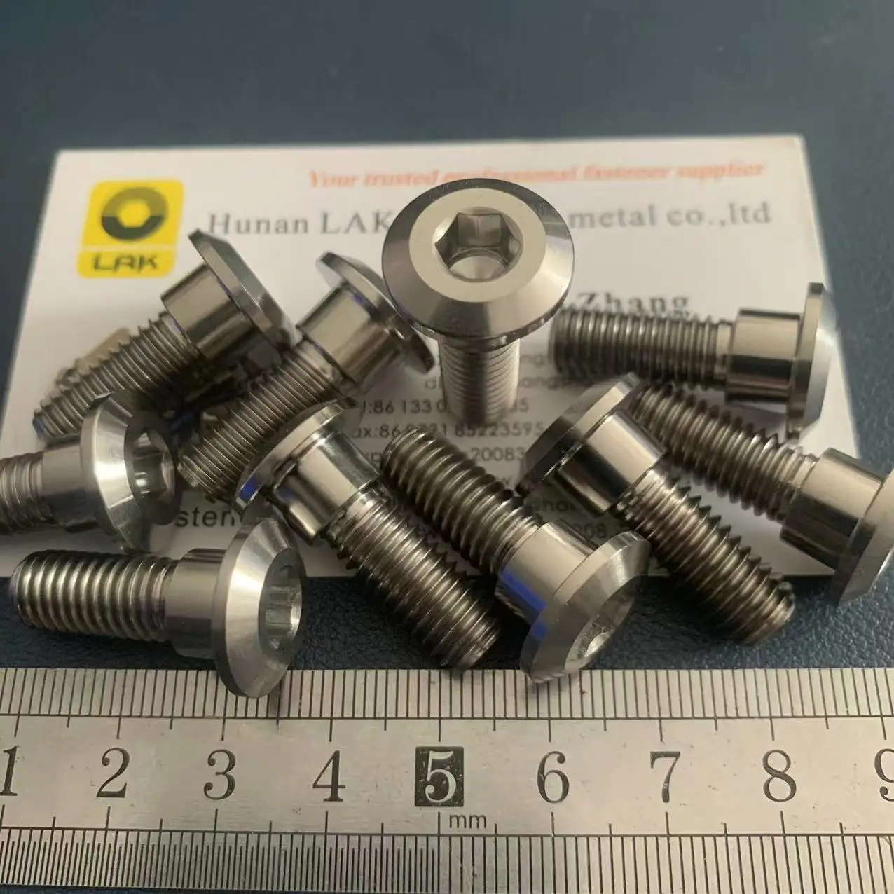 M8x24 Gr5 مسدس المقبس سبائك التيتانيوم الترباس/المسمار مع جولة الرقبة 10x6 لفرامل المحرك