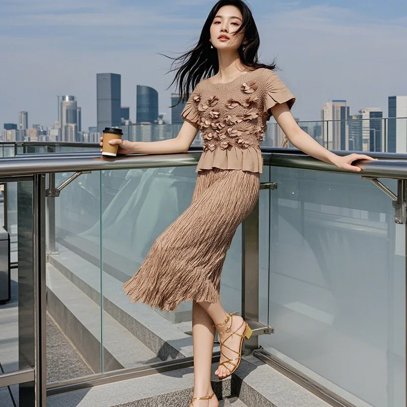 Miyake Design จีบชุดผู้หญิงจีบปักแขนสั้นเสื้อยืด + กระโปรง A-Line Chic 2 ชิ้นชุด