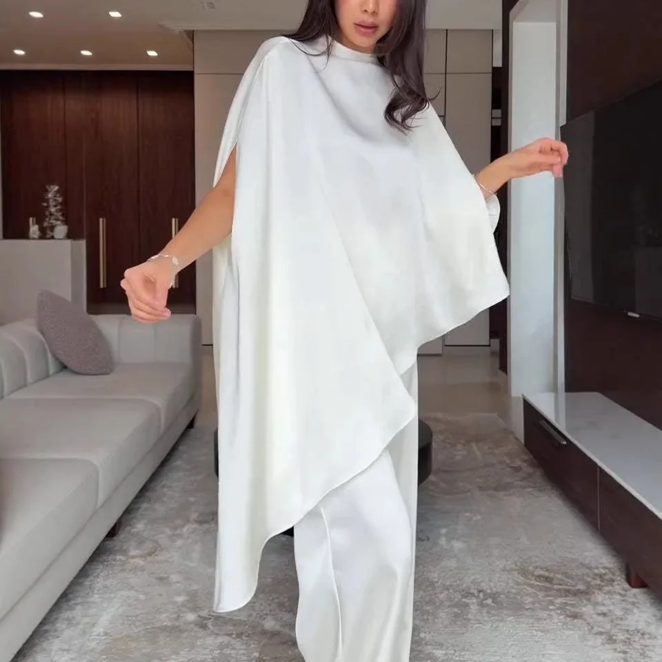 Neues, fließendes Satin-Set mit designorientiertem Schal-Oberteil, weit geschnittener Hose für den Alltag und einem modischen asymmetrischen Zweiteiler.