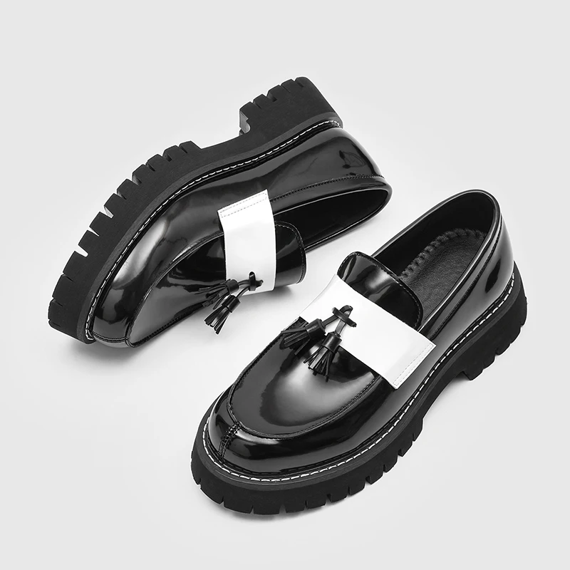 Size 38 - 46 English-style Men Black and White Striped Leather Shoes New Style Men Slip-on Thick-soled Fringed Shoes Brand Shoes