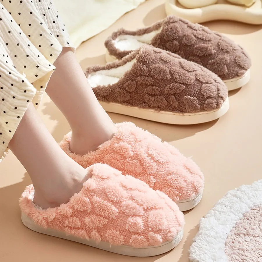 شباشب قطنية نسائية ذات طراز جديد لعام 2025-أحذية مسطحة سميكة ودافئة وناعمة للزوجين في الأماكن المغلقة، شباشب منزلية لطيفة للجنسين