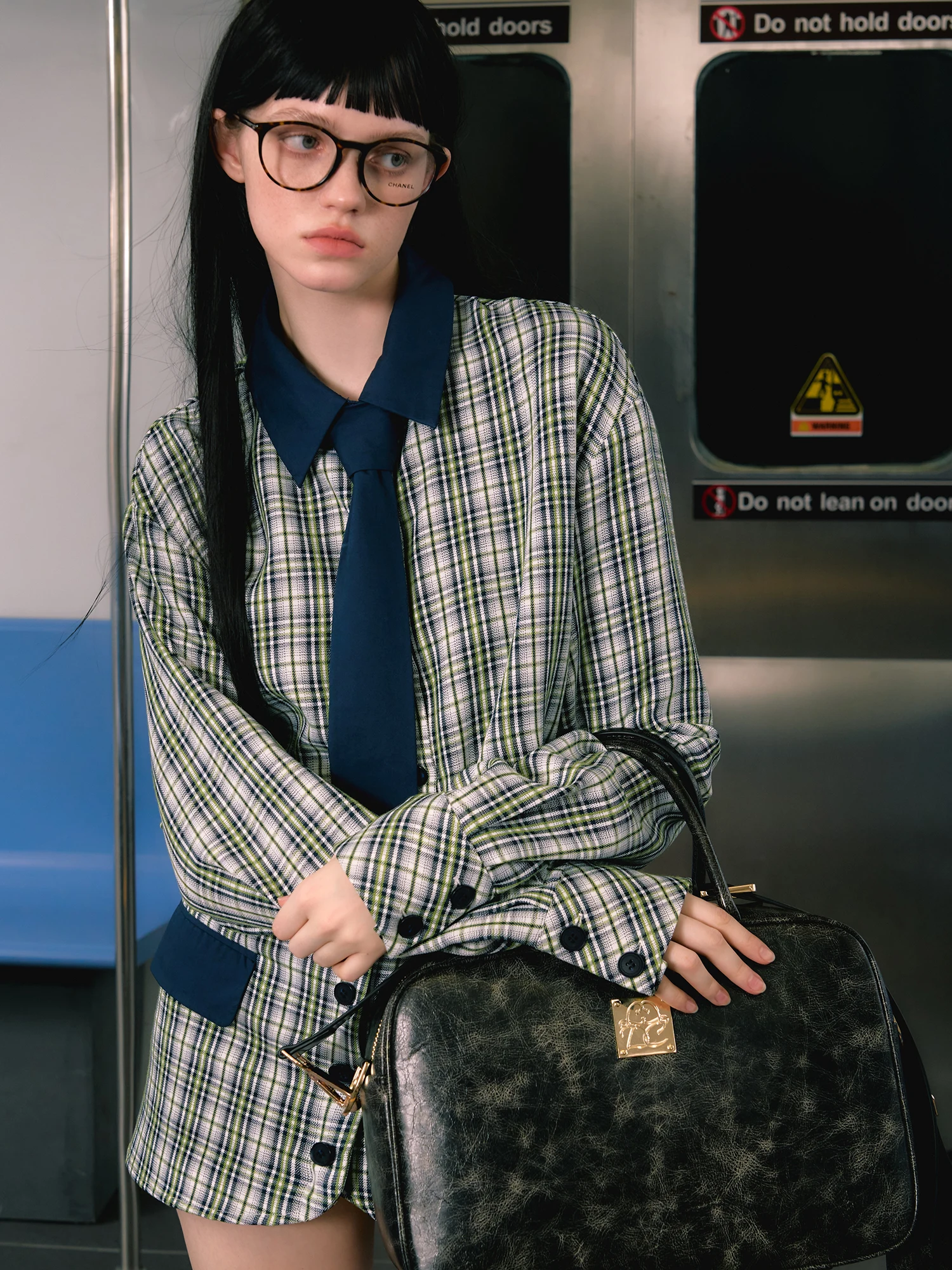 LaluneDuCiel プレミアム チェック柄 カラー ブローチ付き スカートセット ファッション性の高い若い女性の秋コレクション