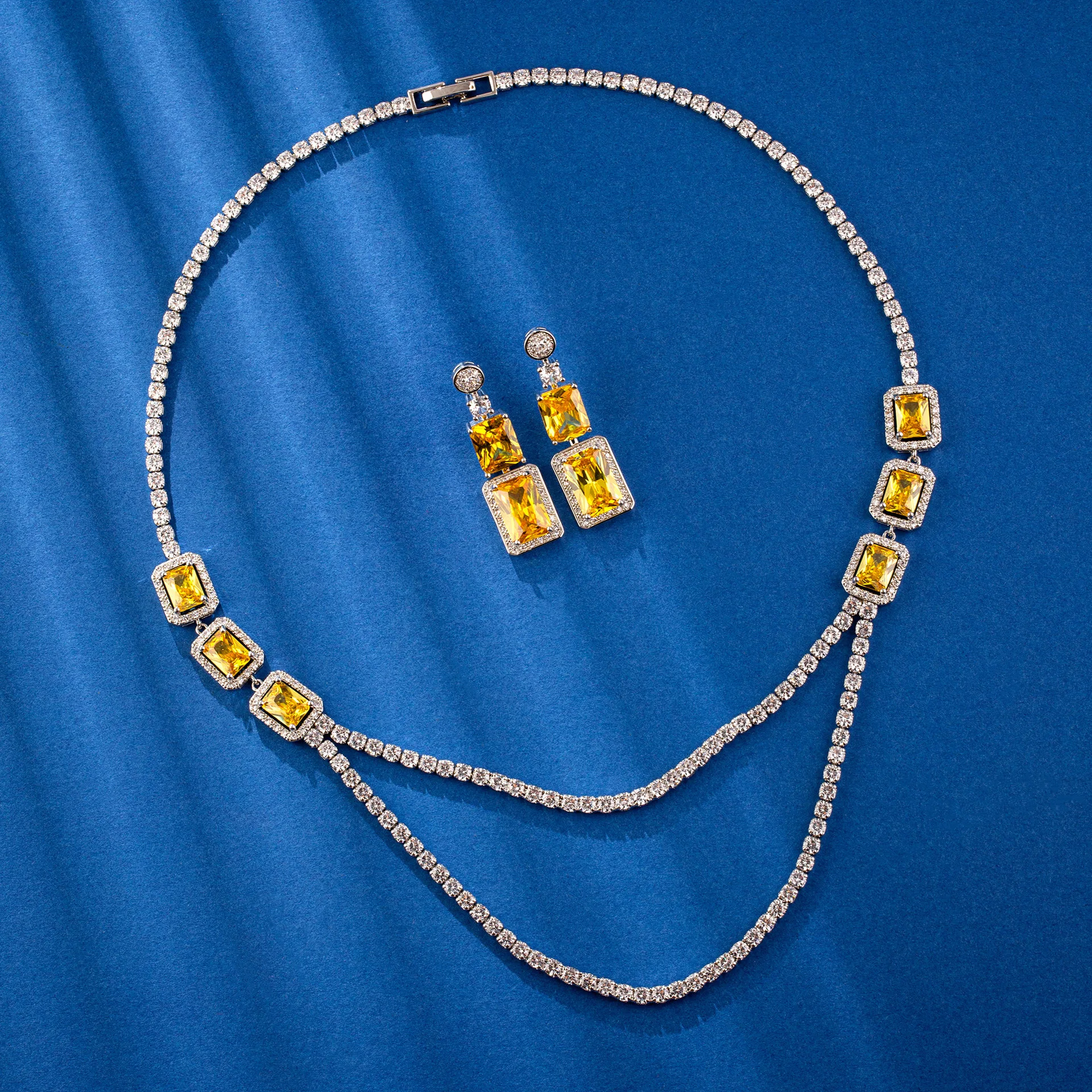 

Изысканный ретро-комплект украшений в нишевом литературном стиле: серьги и ожерелье с кисточками и подвесками в форме капли, женские, в стиле «сладкий и острый» (sweet & spicy), модные, этнические.