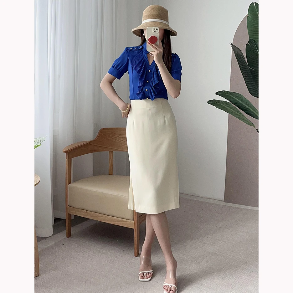 Csa azul ajustada con cuello en V para mujer, e pliegue de acordeón sin mangas con detalle de botones, estilo de vi...