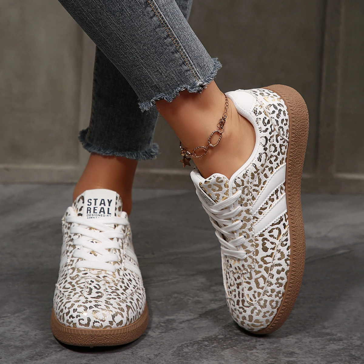 2026 Herbst Damenmode Wildleder-Sneaker mit Doppelschnallen-Metalldetails Leichte Atmungsaktive Bequeme Freizeitschuhe – Detail 4