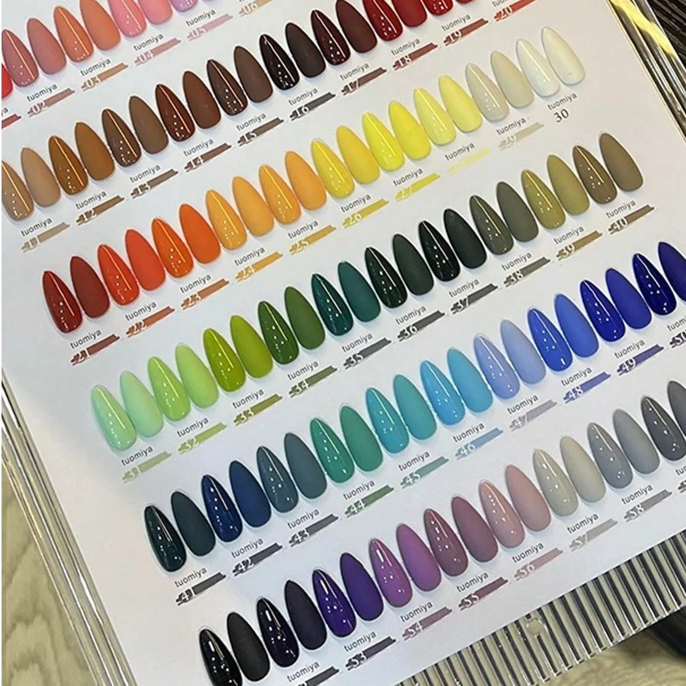 Set di smalti per unghie da 60 colori da 15 ml, smalto gel UV LED Soak Off con carta colorata, nail art per l'estate blu viola arancione verde Gl