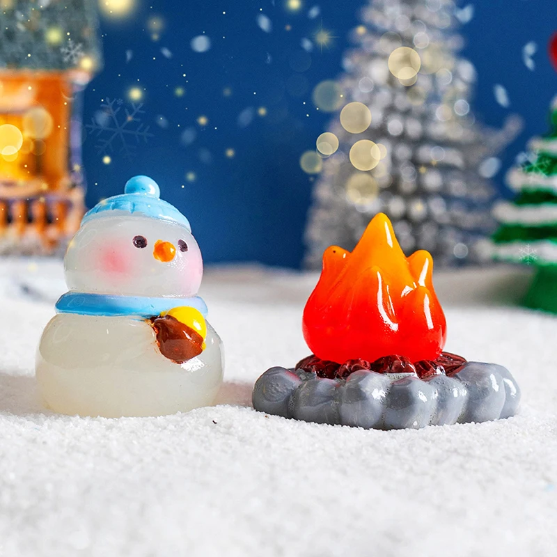 1PC DIY ตุ๊กตาตกแต่ง MINI Luminous เรซิ่นคริสต์มาสน่ารัก Bonfire Snowman เครื่องประดับ GLOW In The Dark Miniature รูป