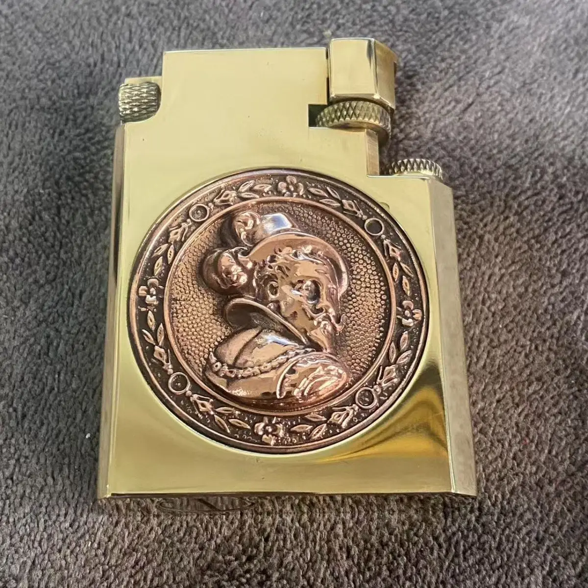 

Handmade brass conqueror fuel lighter, heavy-duty thick brass lighter, cigarette accessories, men's gift