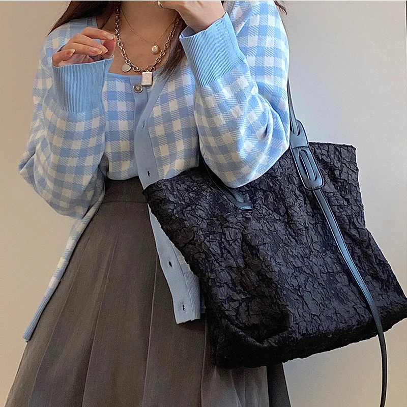 Practical Single Shoulder Tote Bag for Women Perfect for Casual Commuting and Traveling Retro Style and Large Capacity