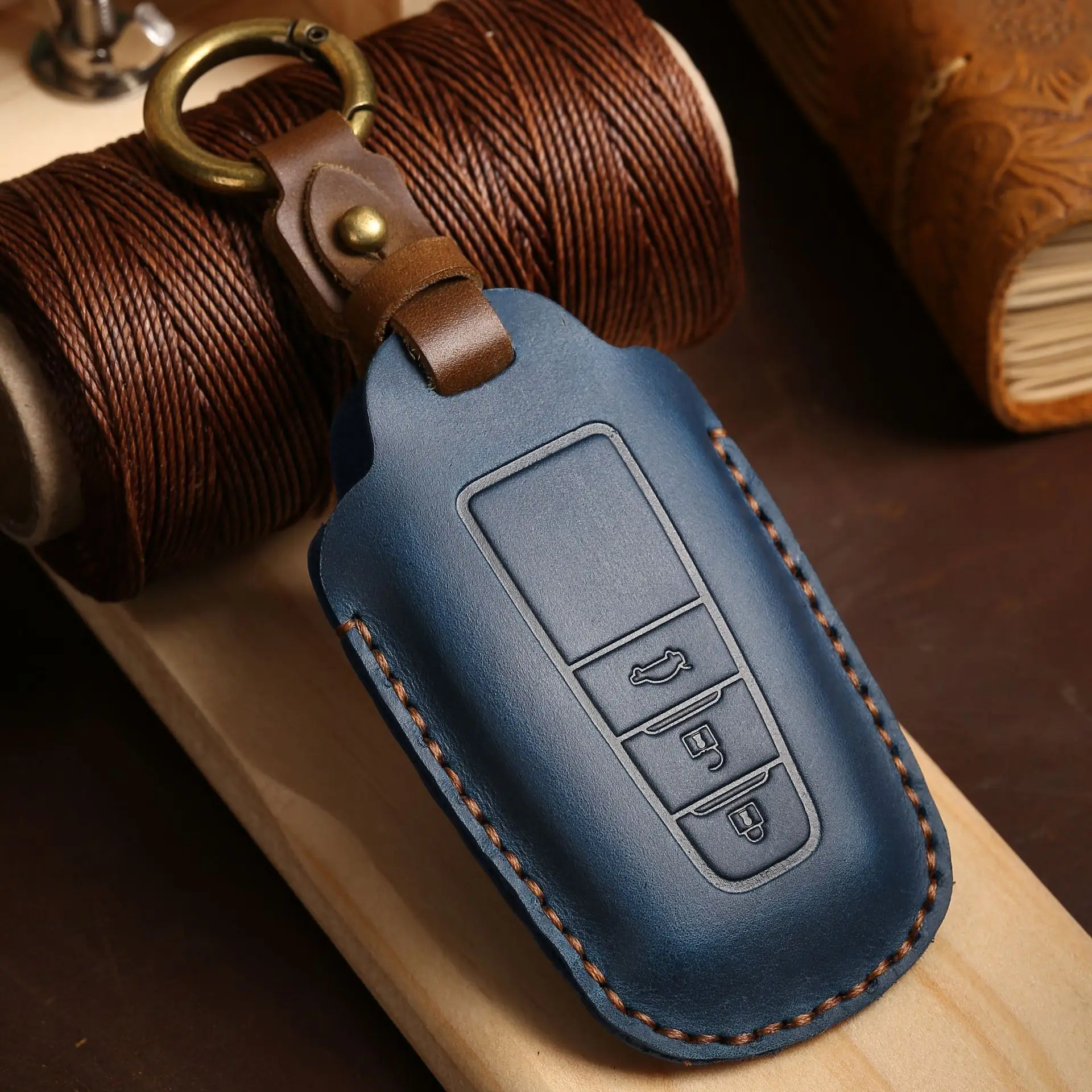 

Car Key Case Cover Leather Keychain Pouch for Toyota Camry Levin Rav4 Avalon Prado Prius Corolla Auris Keyring Shell Fob Holder