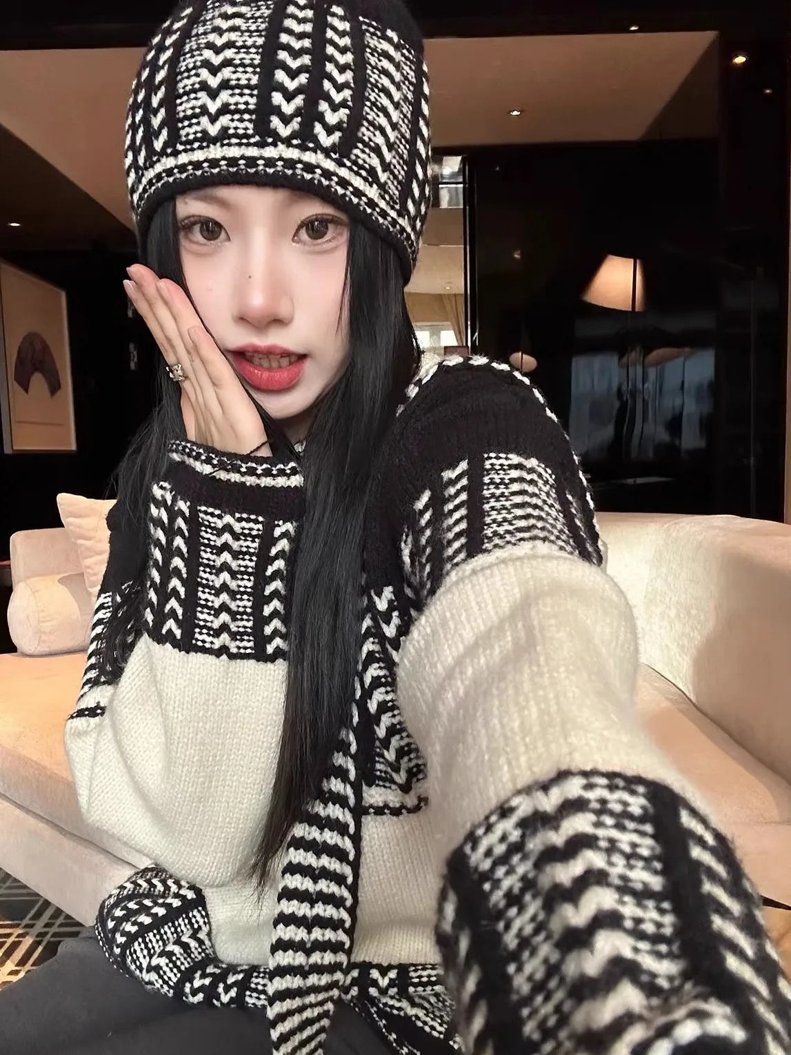 

Joeyoo Зимняя Новинка: Свободный Черно-Белый Полосатый Женский Вязаный Свитер (Трикотаж) – Теплая Нижняя Одежда для Повседневной Носки, Чистый Стиль, Электронная Коммерция