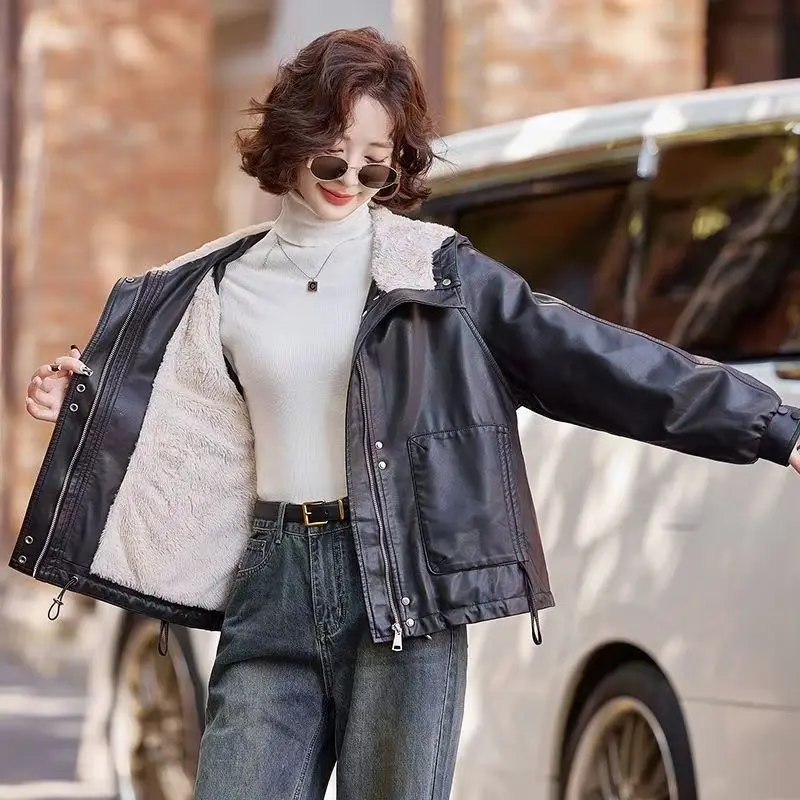 

2026 Femme Свободное пальто из искусственной кожи с капюшоном в Корейском стиле, женская мода, бархатная теплая верхняя одежда, зимняя женская куртка из искусственной кожи с длинным рукавом