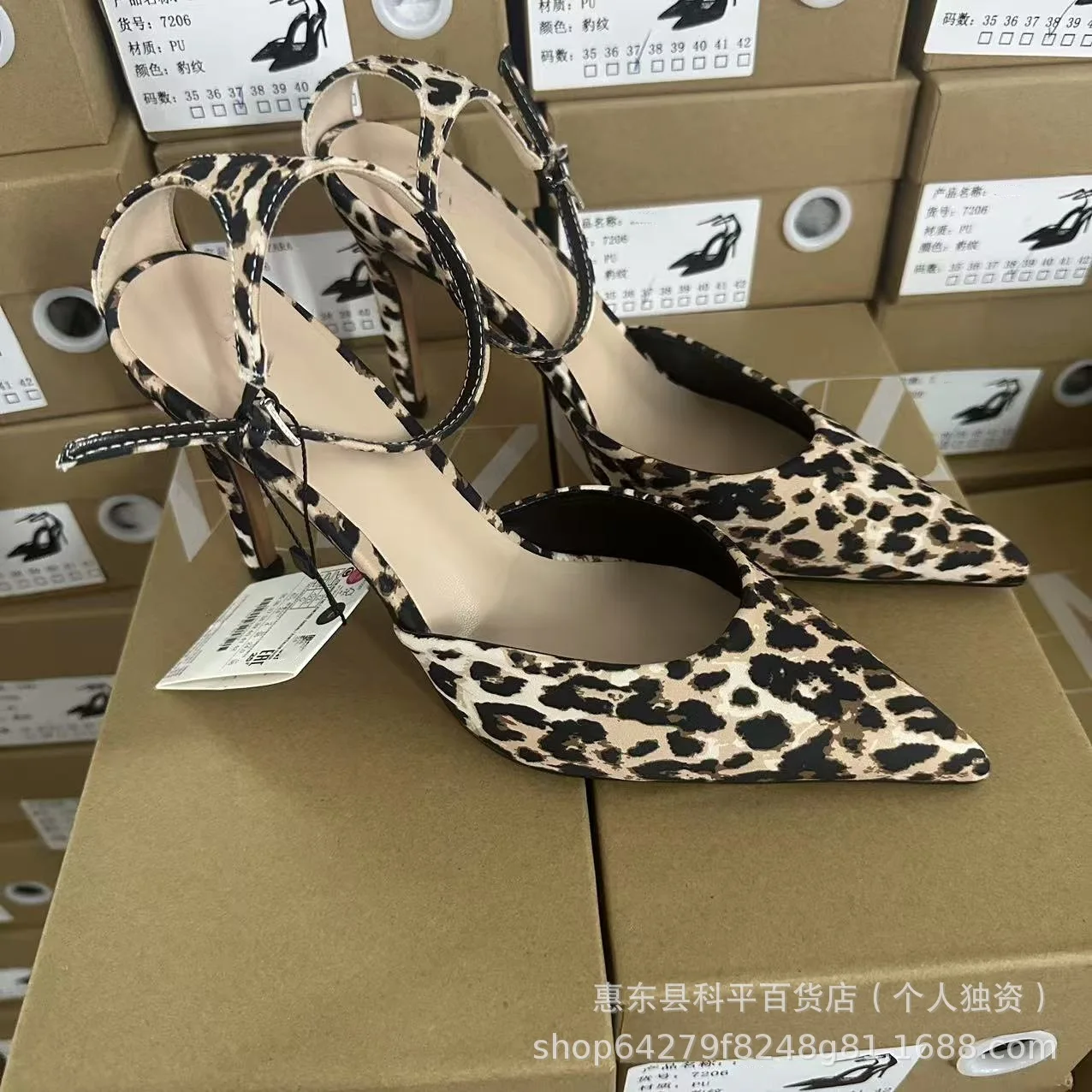 

Новый продукт ZR: женские туфли на высоком каблуке из лакированной кожи с острым носком, пустой неглубокий рот, Т-образный тонкий ремешок.