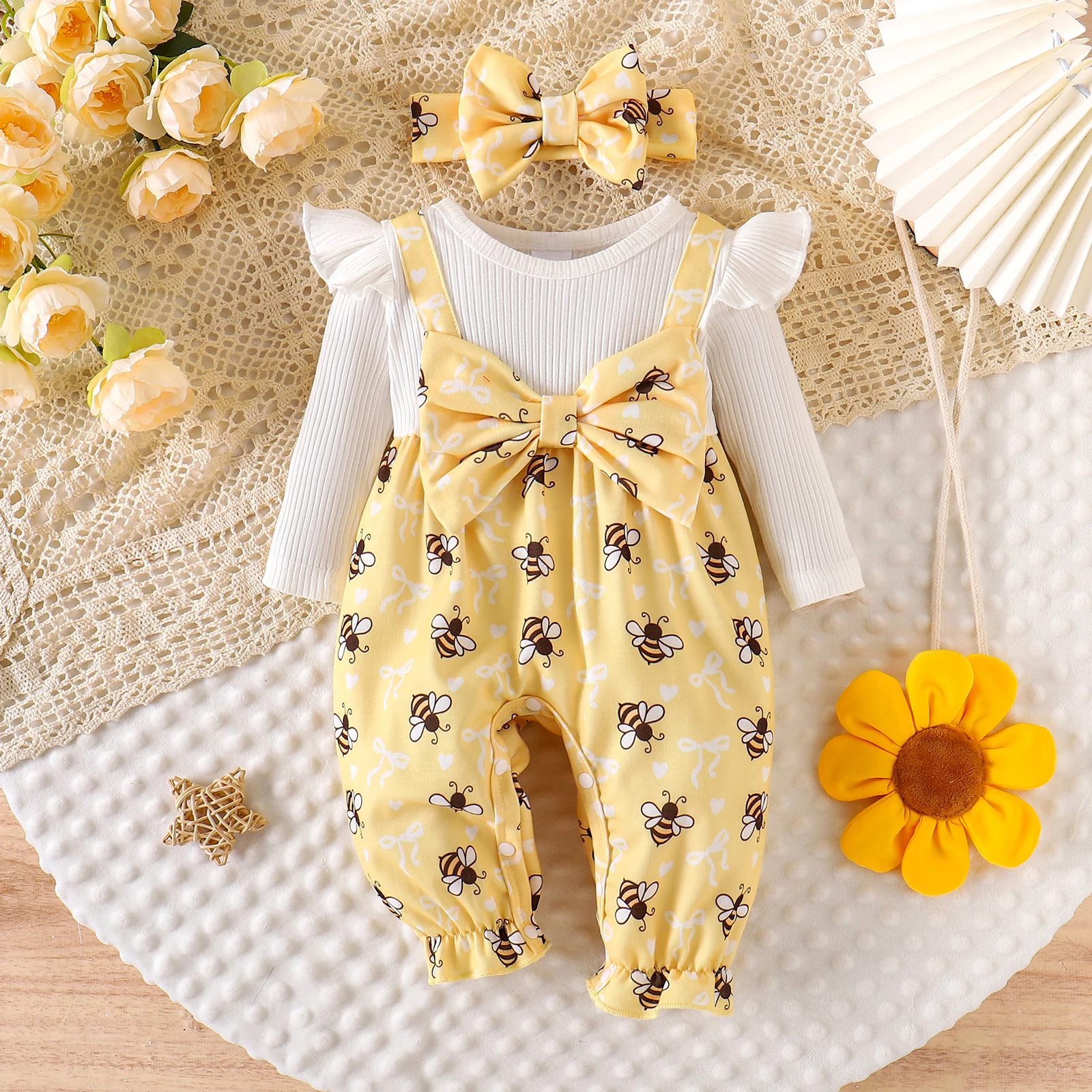 Autumn new style girl sweet and cute 0-1 years old white long-sleeved yellow bee pattern jumpsuit