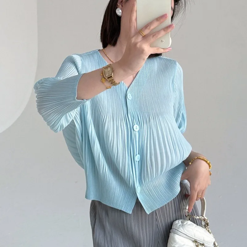 

Новая женская блузка Miyake 2026 с V-образным вырезом, плиссированная, однотонная, приталенная, с драпировкой, эластичная, повседневная, тонкая футболка, однобортный кардиган