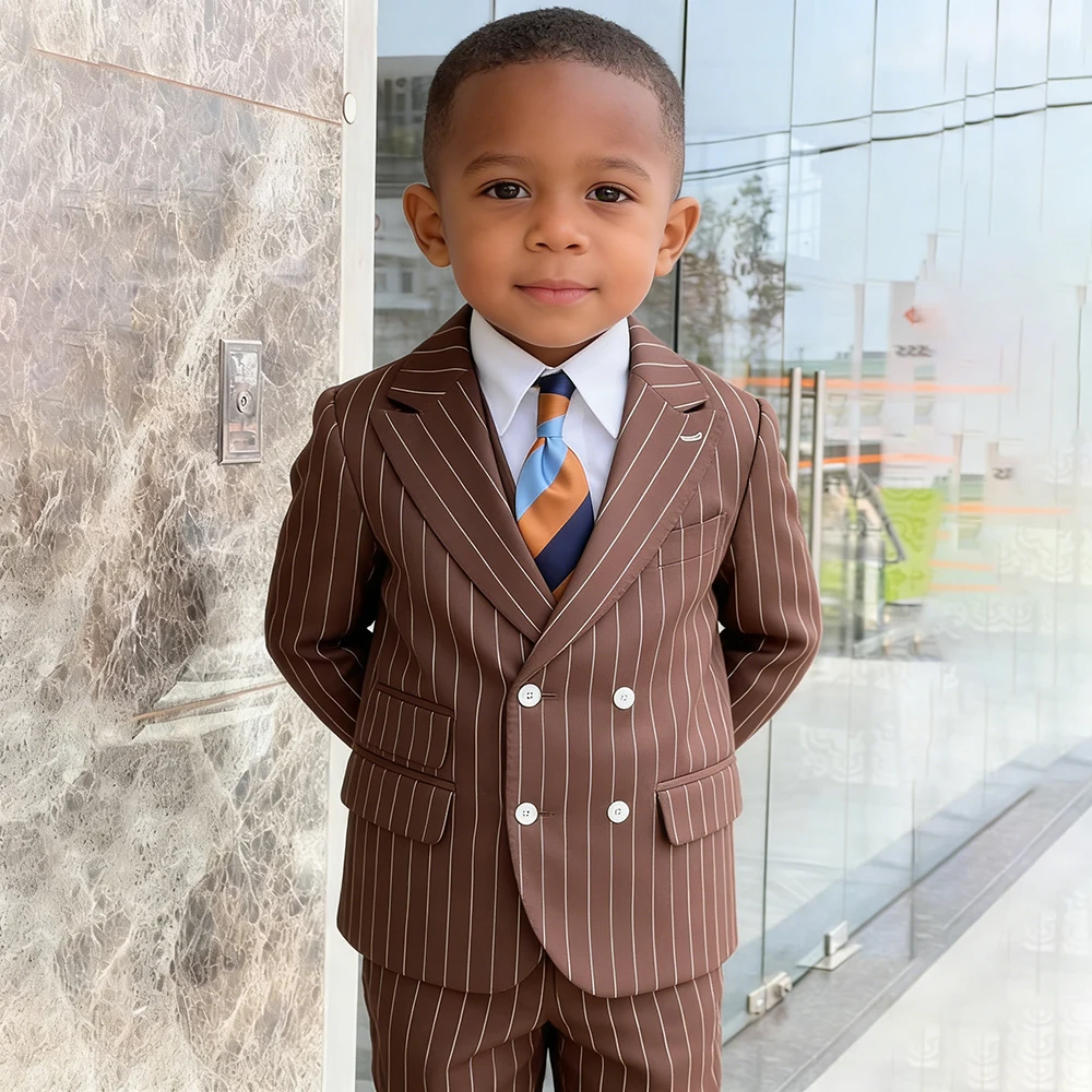 

Костюм для мальчика: двубортный пиджак с острыми лацканами и брюки, высокое качество, полный комплект, коричневая полоска