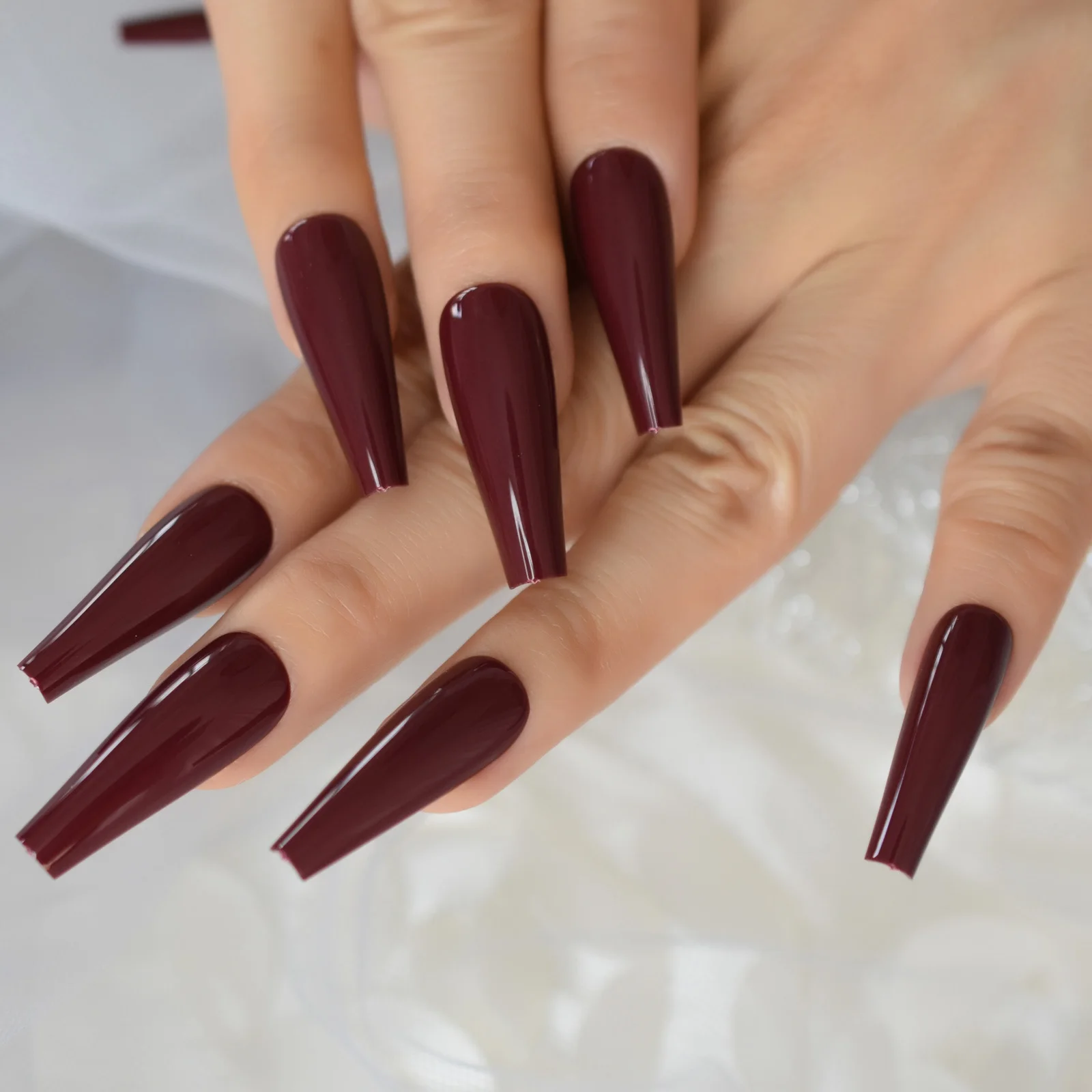 24szt Ballerina Fake Nails Burgundy Wine Red Pure Color Long Coffin Glossy Press on Nail False Tips Manicure dla kobiet i dziewcząt