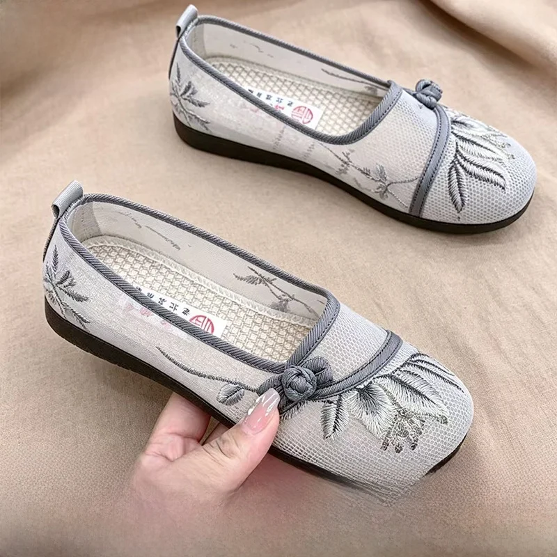 Beijing Ladies Flat Bottom Anti-Slip Embroidered Shoes Soft Sole Comfortable Traditional Hanfu Footwear Ethnic Style round Toe