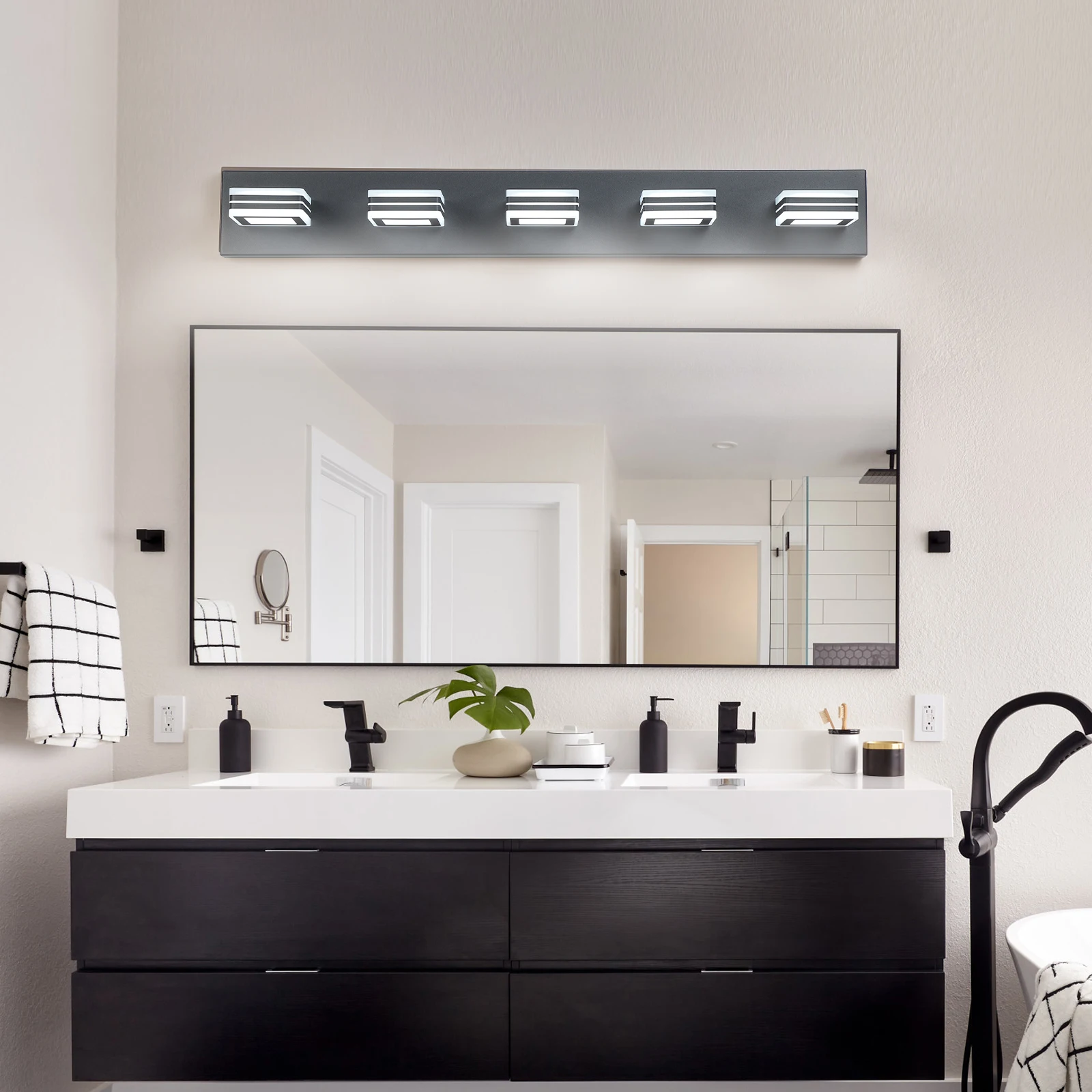 Bathroom Vanity Light Fixtures Bathroom Lights Mirror LED Vanity Lights Modern 5 Lights 32.3 Inch Matte Mirror Headlight