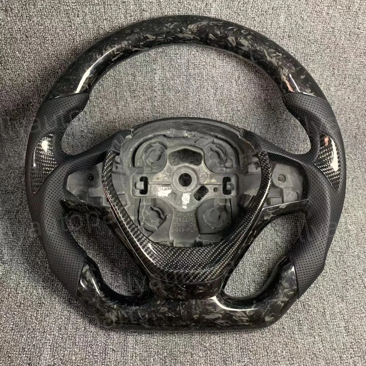 

Индивидуальное рулевое колесо из кованого углеродного волокна для BMW 228i 330I 325I F30 F35 F20 F32 328 328i