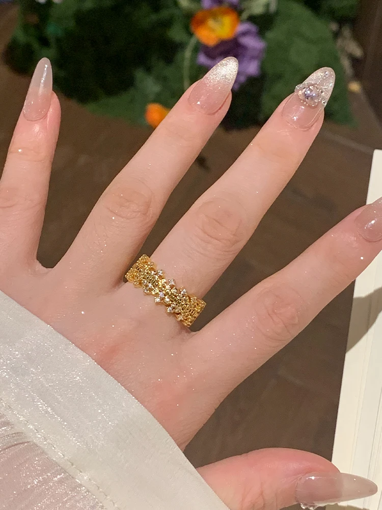 

Золотое кольцо Ele с кружевным узором для женщин: простой дизайн, роскошный вид, модный аксессуар, подходит для различных случаев