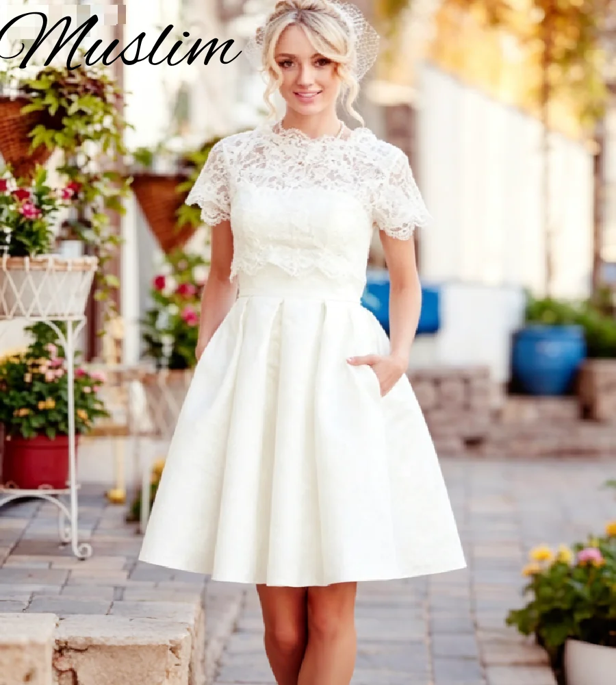 2026 Vintage Lace Short Wedding Dress with Pockets Tea Length Bridal Gown 50s Lace Capelet Top Satin Garden Civil Vestio Bodas