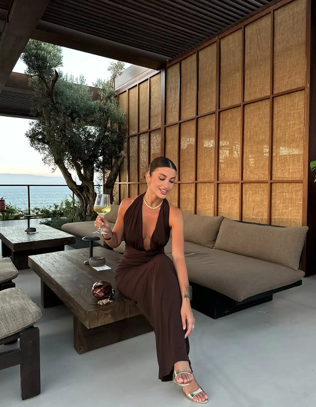 حار بيع تصميم فساتين السهرة الشوكولاته الطيات البسيطة الخصر مثير الخامس الرقبة الرسن حورية البحر فستان طويل عارية الذراعين رداء حفلات العربية