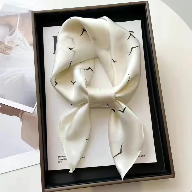 1PCS Pañuelo Cuadrado Pequeño de 70cm, Pañuelo de Seda con Estampado Sencillo, Bandana Protectora para el Cuello, Pañuelo para la Cabeza, Chales de Moda para Mujer