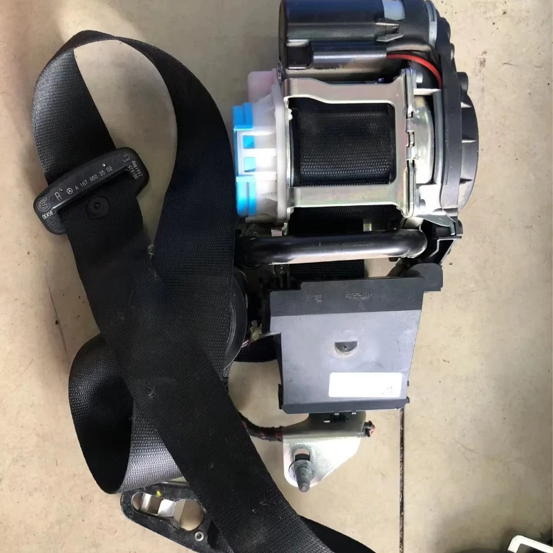 

W167 car seat belt 1678603502 in good condition