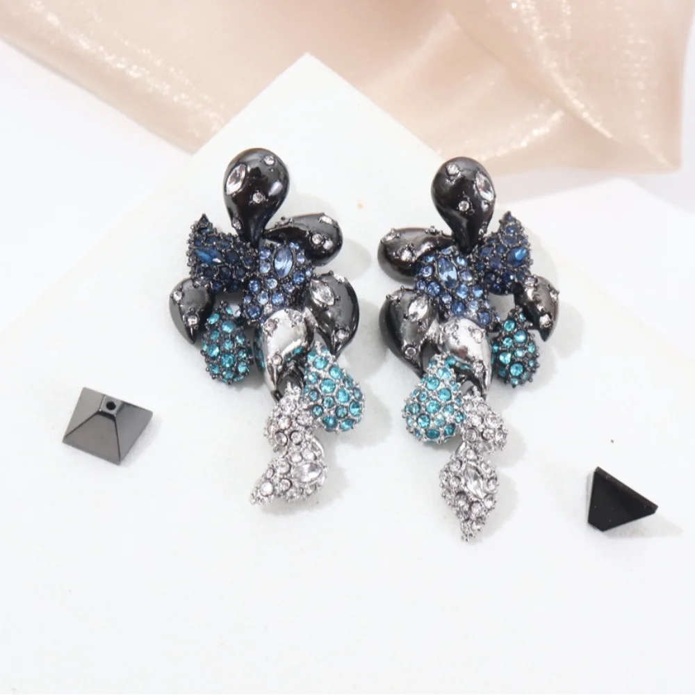 

Fashionable and Simple Earrings From European and American Genius Designers in Black and White