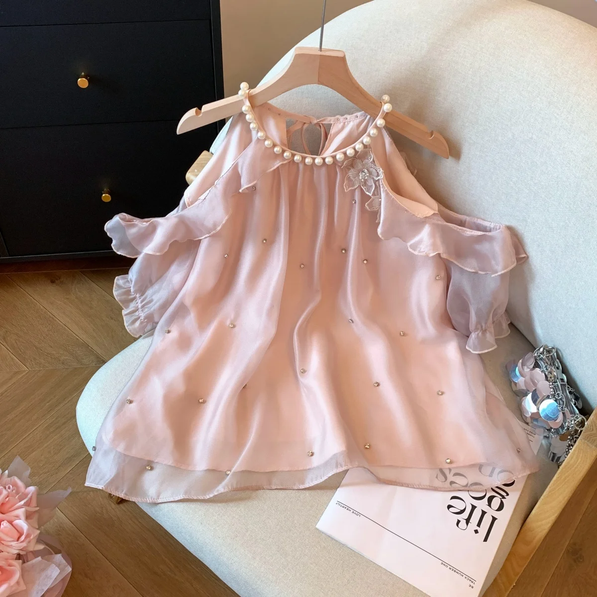 

Summer Sexy Shoulder Bared 3D Flower Embroidery Heavy Rhinestone Anti Aging Chiffon Top Super Fairy Tale mid Length Sleeveless