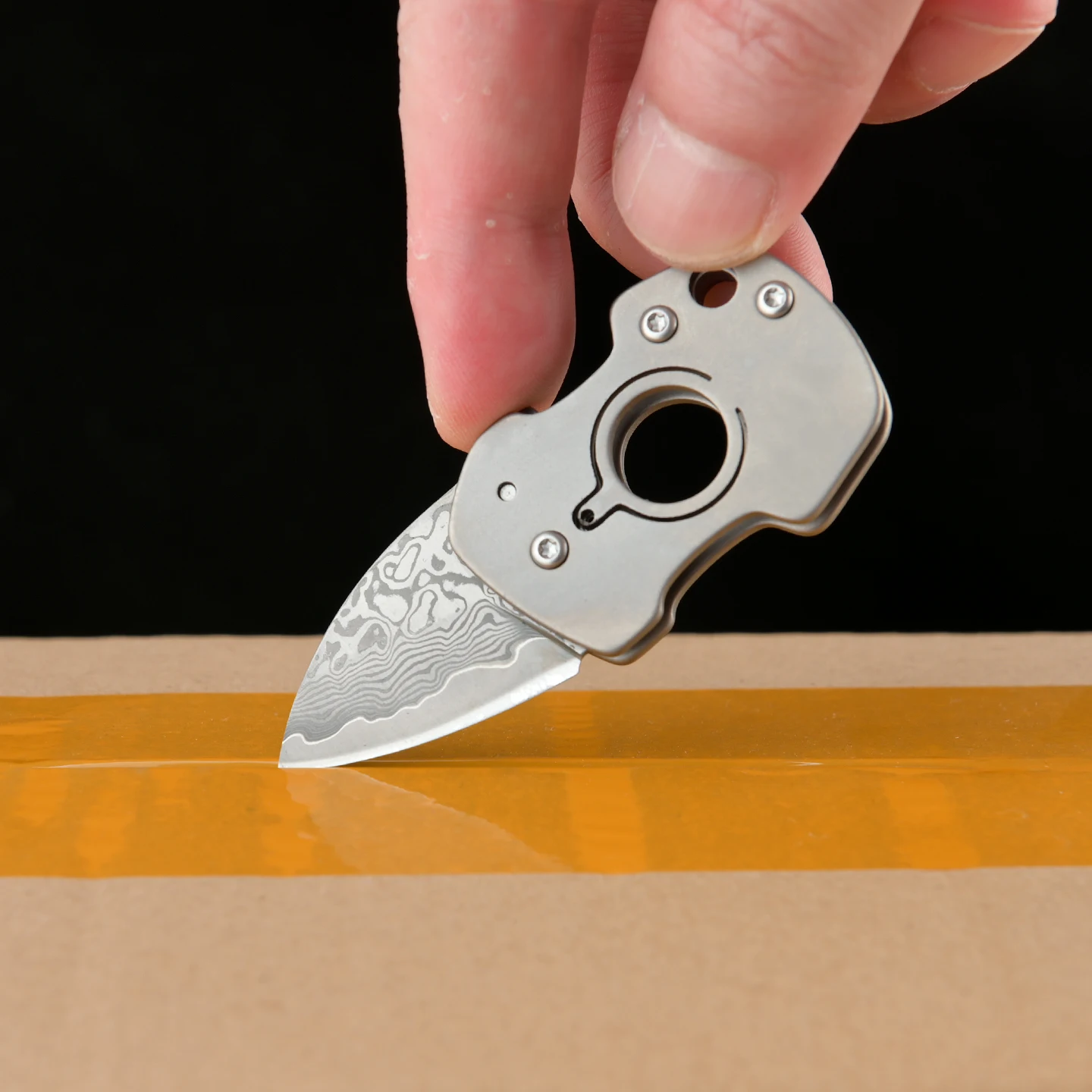 CNC Titanlegierung Mini-Klappmesser mit Damastklinge, tragbares Outdoor-EDC-Werkzeug zum Aufhängen, Camping, Unboxing, schnell zu öffnendes Messer – Detail 7