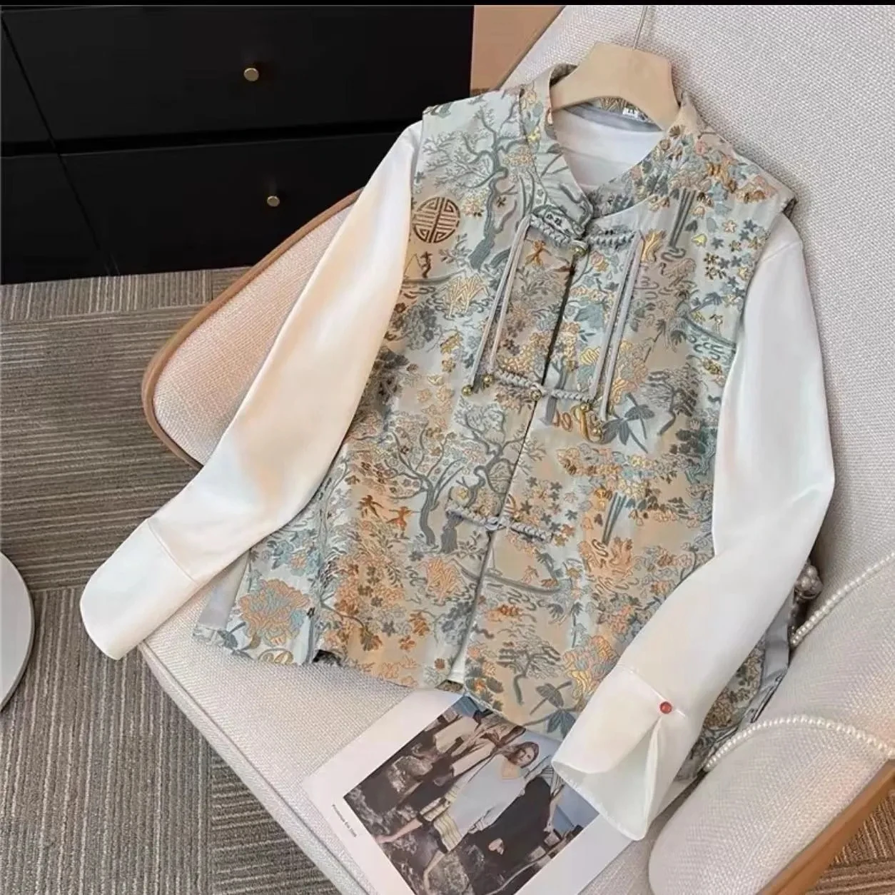 New Chinese National Style Tang Suit Vest Top Women Spring Summer 2024 New Fashion Retro Buckle Jacquard Waistcoat Outside Coat