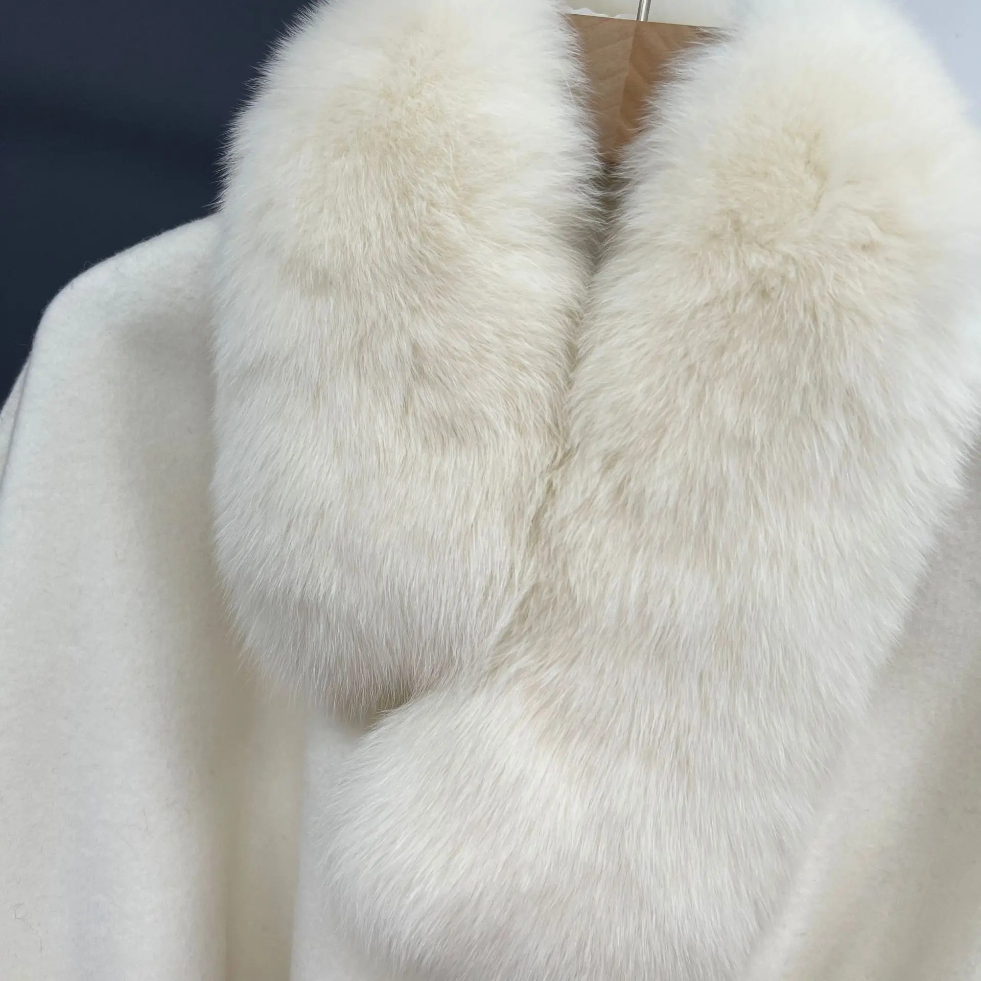 Wuhuang's new fur coat, wool woolen coat, women's medium length cape, shawl, fur collar, and collar silhouette