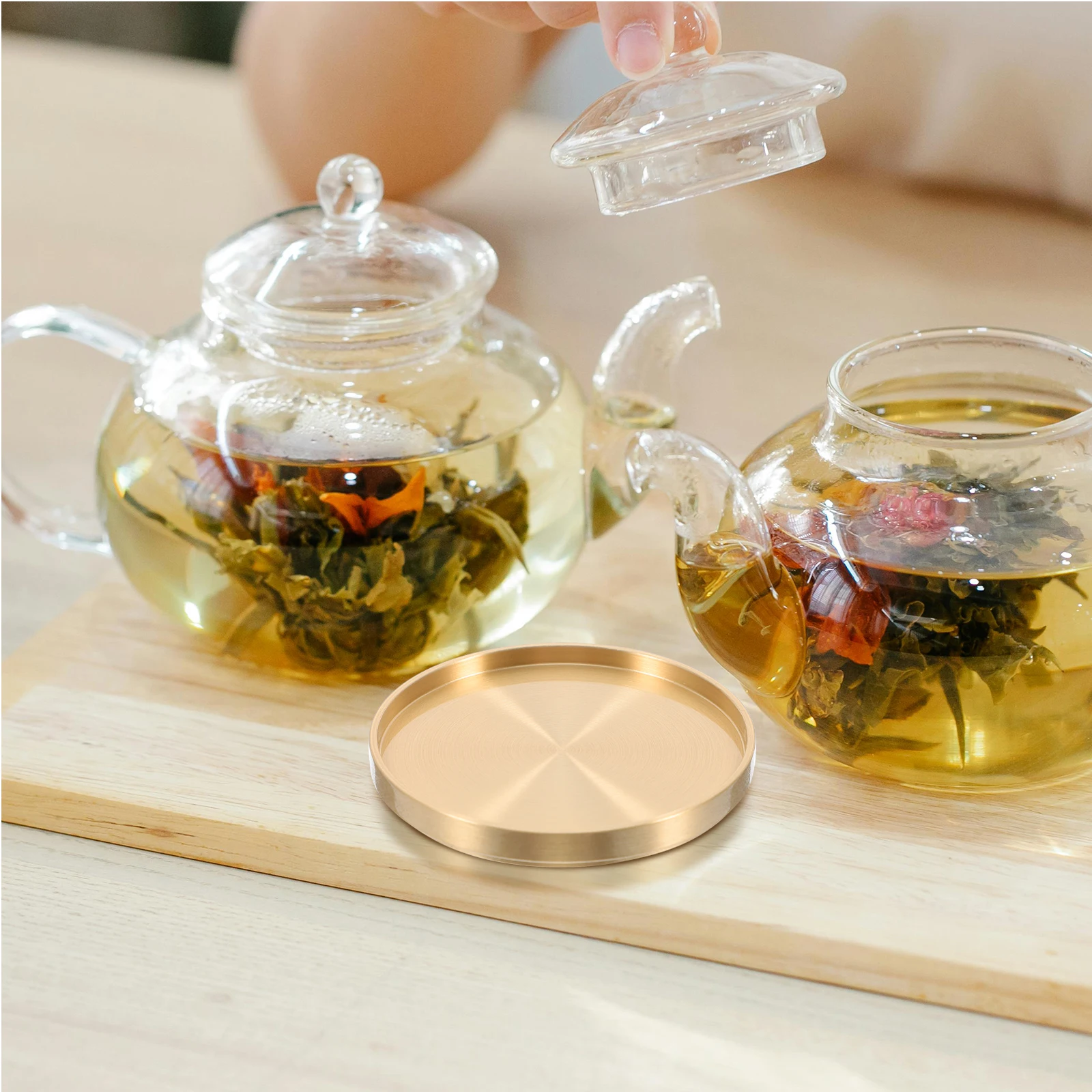 

2pcs Brass Coasters Tea Cup Mats Heat-Resistant Desktop Cushions For Home Coffee Shop Golden Simple Design Stain Resistant Fine