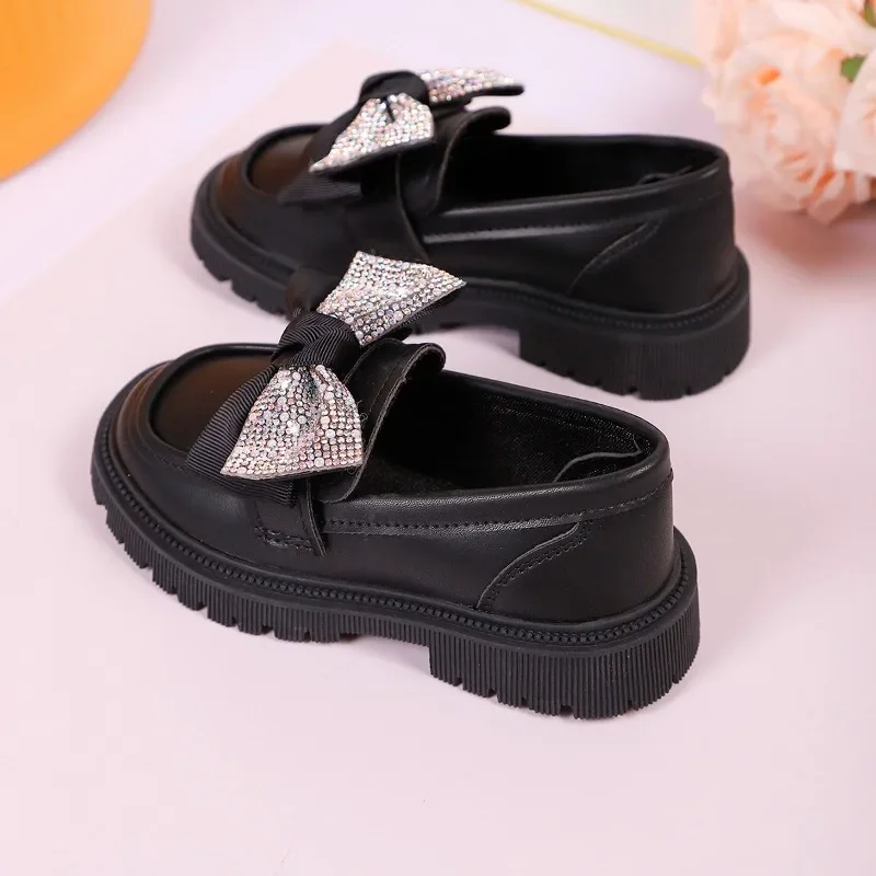 

Children Flat Shoes with Sweet Bows Chic Girls Leather Shoes Soft Bottom 2025 Autumn New Kids Performance Shoes Round Toes Shiny