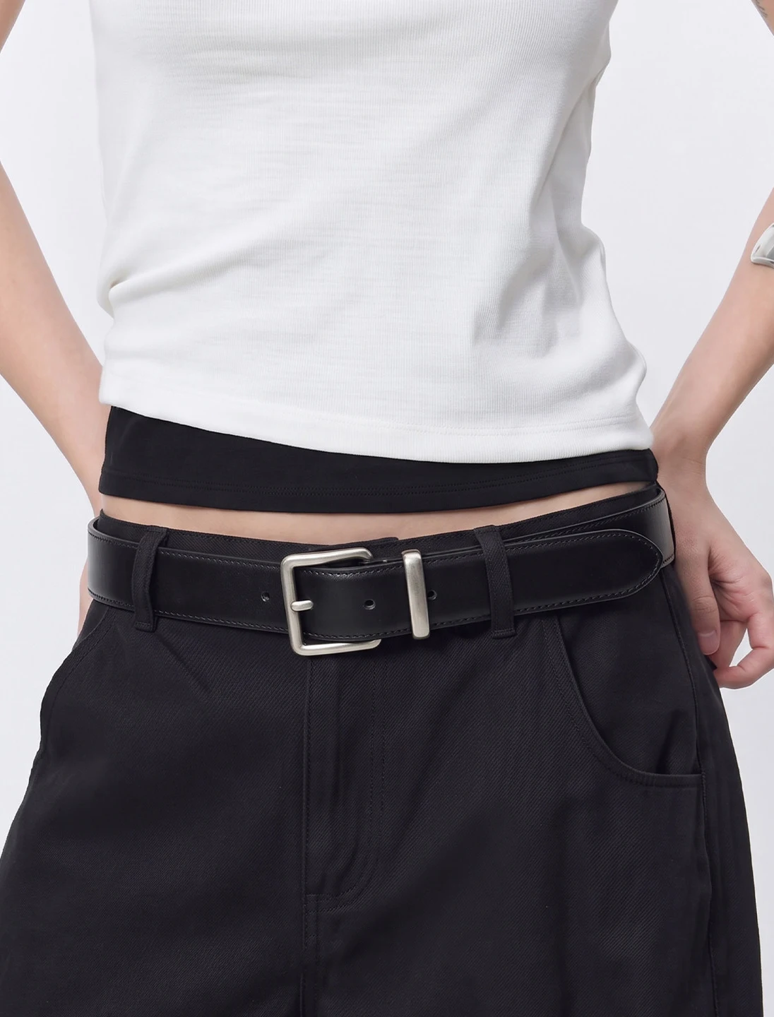 Luxuriöser Damen-Gürtel aus echtem Leder, modischer schmaler Taillengürtel mit Dornschließe für Jeans und Hosen, 3,3 cm breiter Gürtel mit Gold-/Silberschnalle – Detail 1